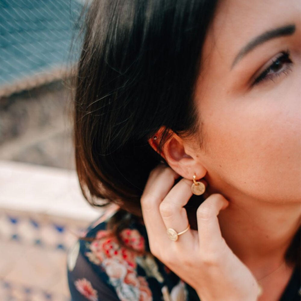 Pura Recycled Ohrring 01 Hoops mit Plättchen-Anhänger