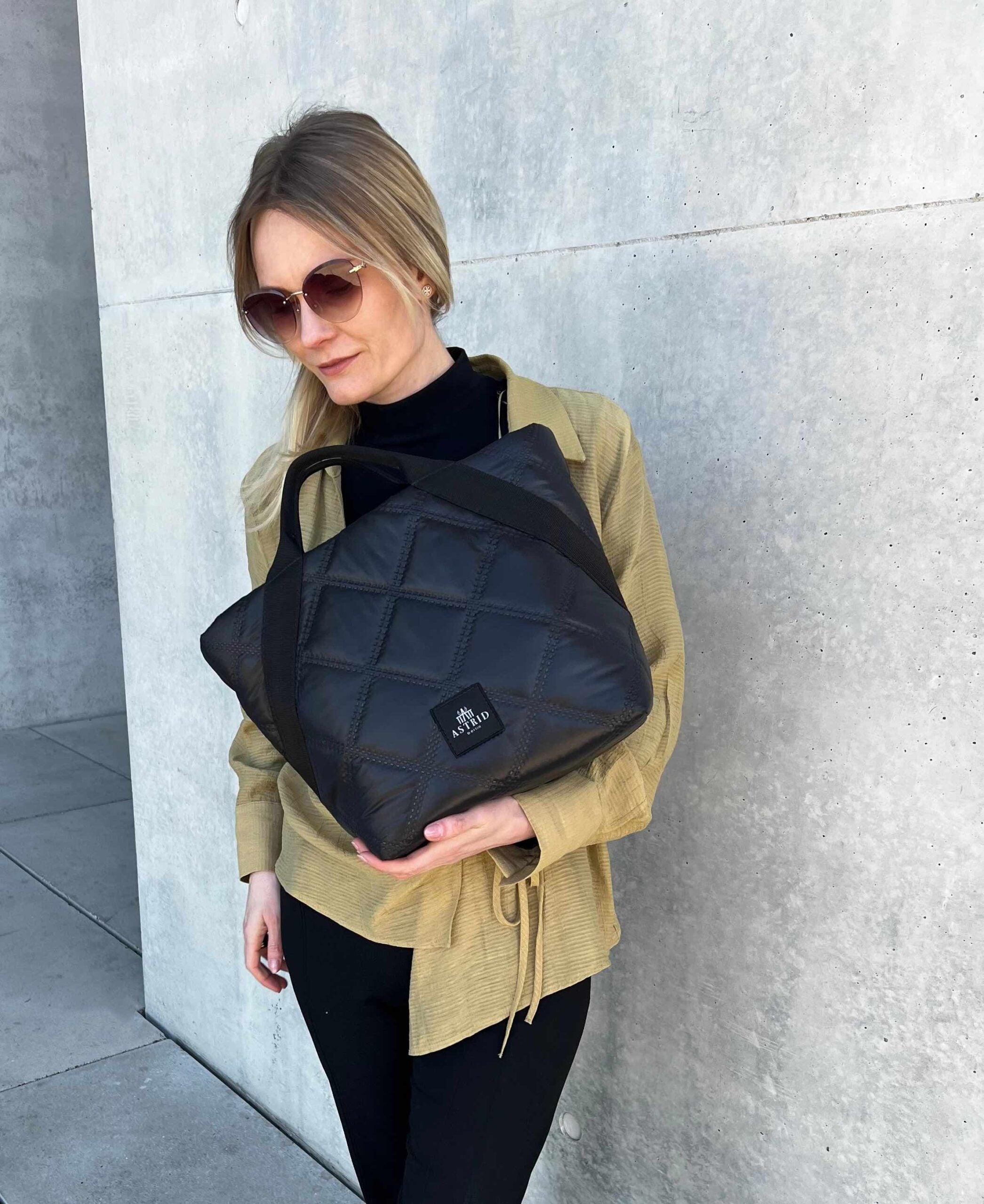 FAS bag MIDI schwarz Astrid Berlin