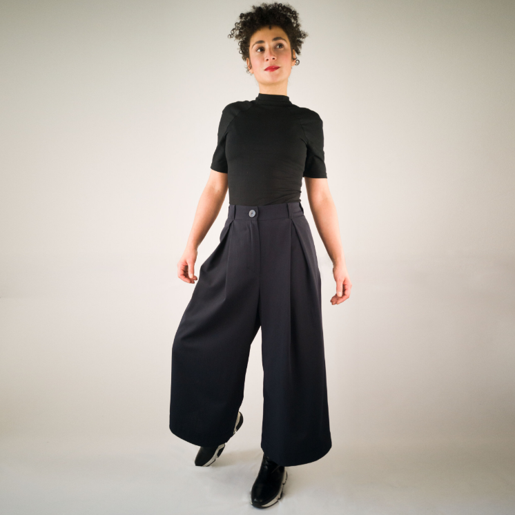 SMOOTH PANTS BLUE Weite Bundfaltenhose Keijn
