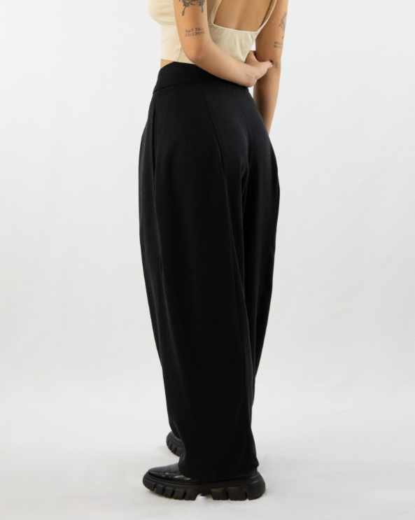 AdoPLI Minimalistische Bundfaltenhose Keijn