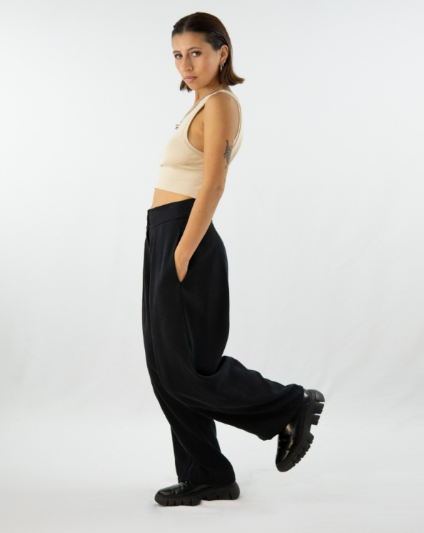 AdoPLI Minimalistische Bundfaltenhose Keijn