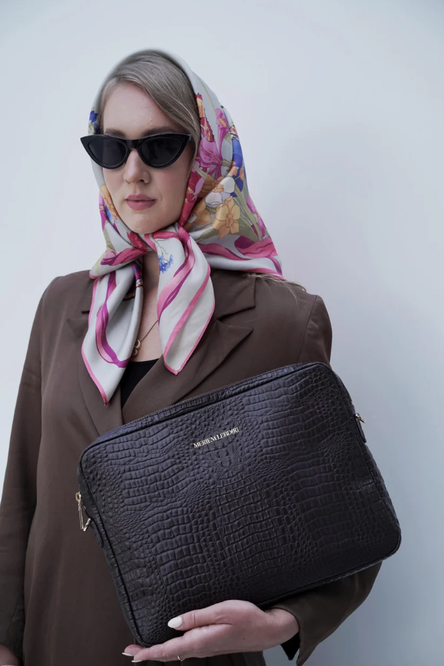 Laptop Ledertasche mit Krokooptik Schwarz Meriem Lebdiri