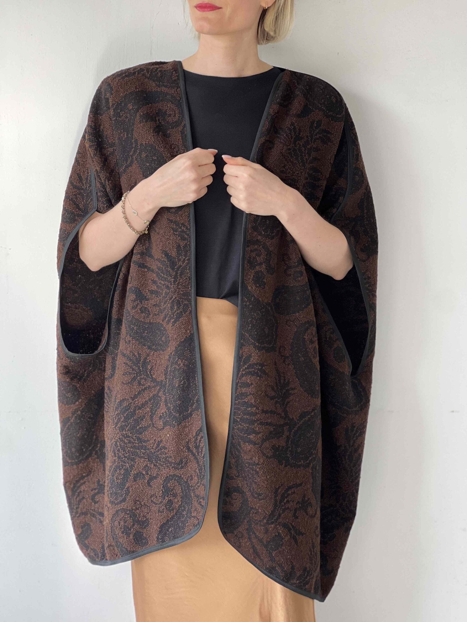 AQUARIUS CAPE Poncho The Aber Studio