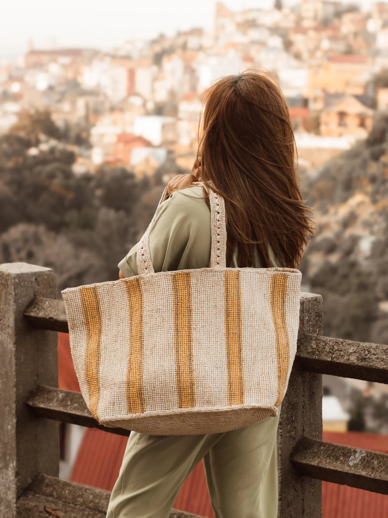 Umhängetasche FINARITRA - Raffia Shopper Ikiala