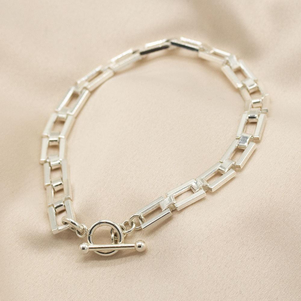 Zartes Silberarmband mit viereckigen Elementen von almost.eight