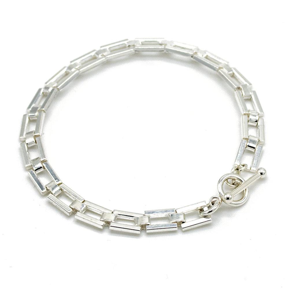 Zartes Silberarmband mit viereckigen Elementen von almost.eight