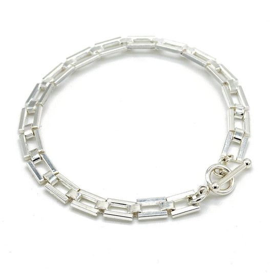 Zartes Silberarmband mit viereckigen Elementen von almost.eight