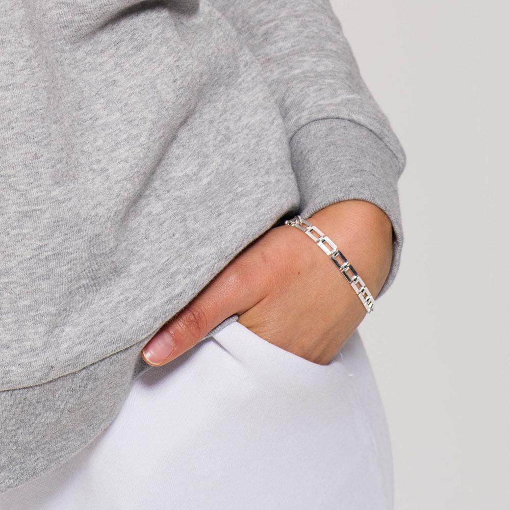Zartes Silberarmband mit viereckigen Elementen von almost.eight