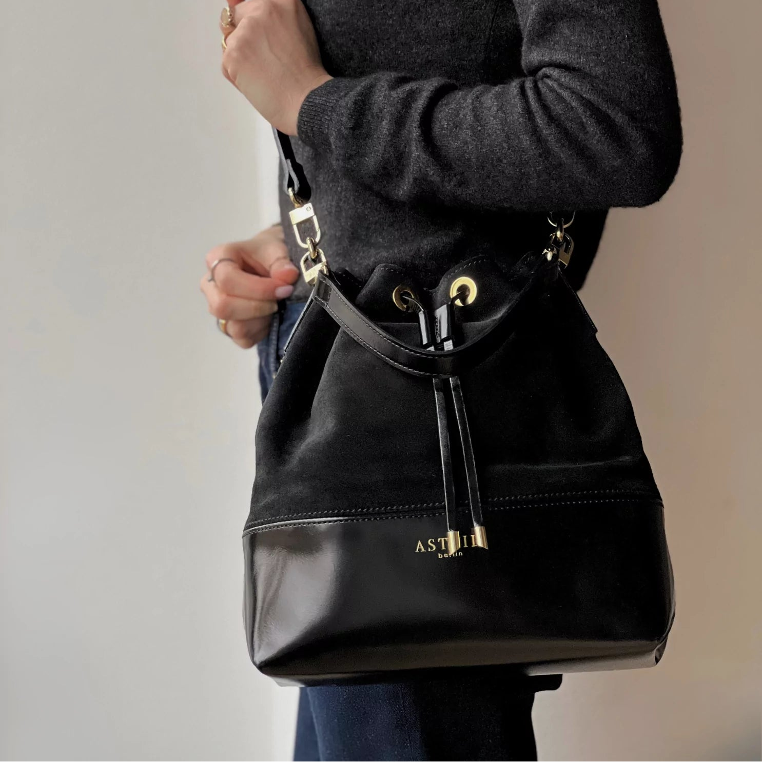Rucksack Bucket Bag No. 2 schwarz Astrid Berlin