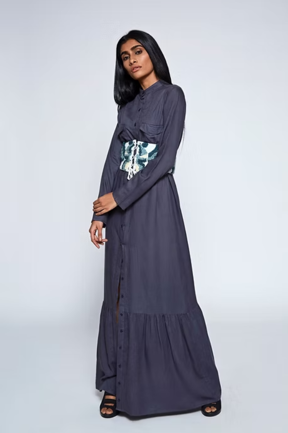 AISHA Maxi-Kleid mit Stehkragen Iimaima