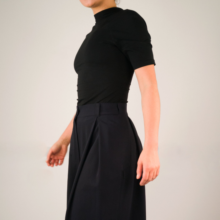 SMOOTH PANTS BLUE Weite Bundfaltenhose Keijn