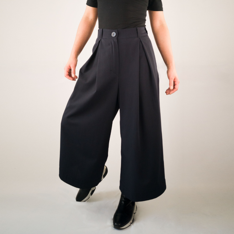 SMOOTH PANTS BLUE Weite Bundfaltenhose Keijn