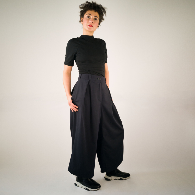 SMOOTH PANTS BLUE Weite Bundfaltenhose Keijn