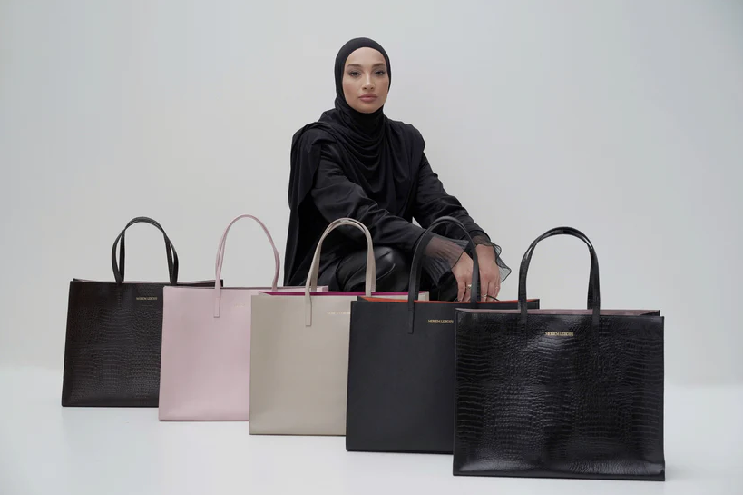 Ledertasche mit Krokooptik Schwarz Meriem Lebdiri