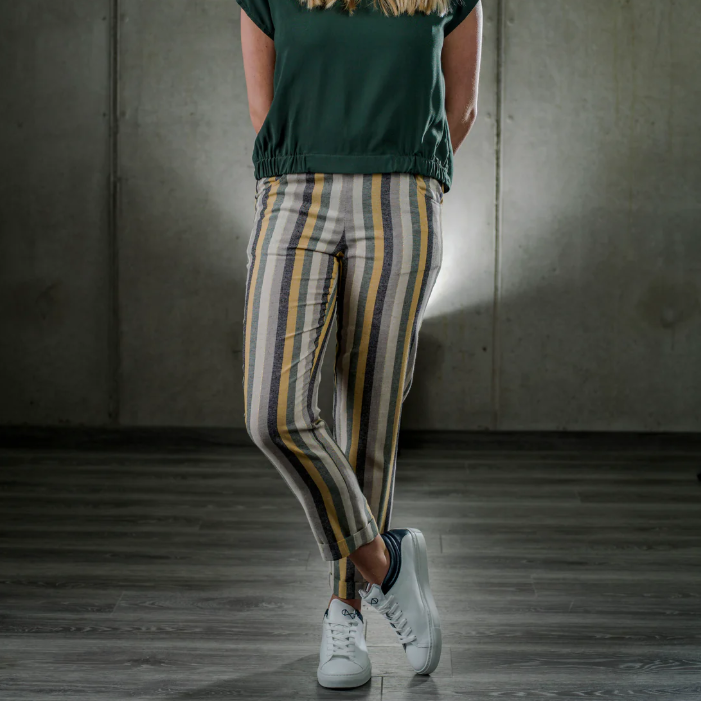 Schmale Baumwollhose aus recycelter Baumwolle ever&anon
