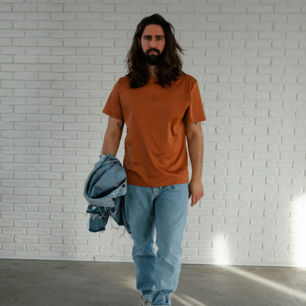 Nachhaltiges T-Shirt Bio-Baumwolle Burnished Amber ever&anon