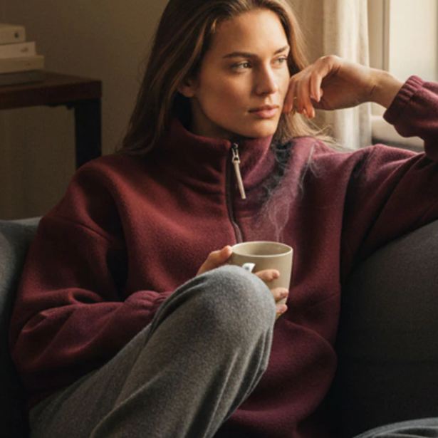 FRIDA Fleecepulli aus Bio-Baumwolle in Bordeaux sweersocean