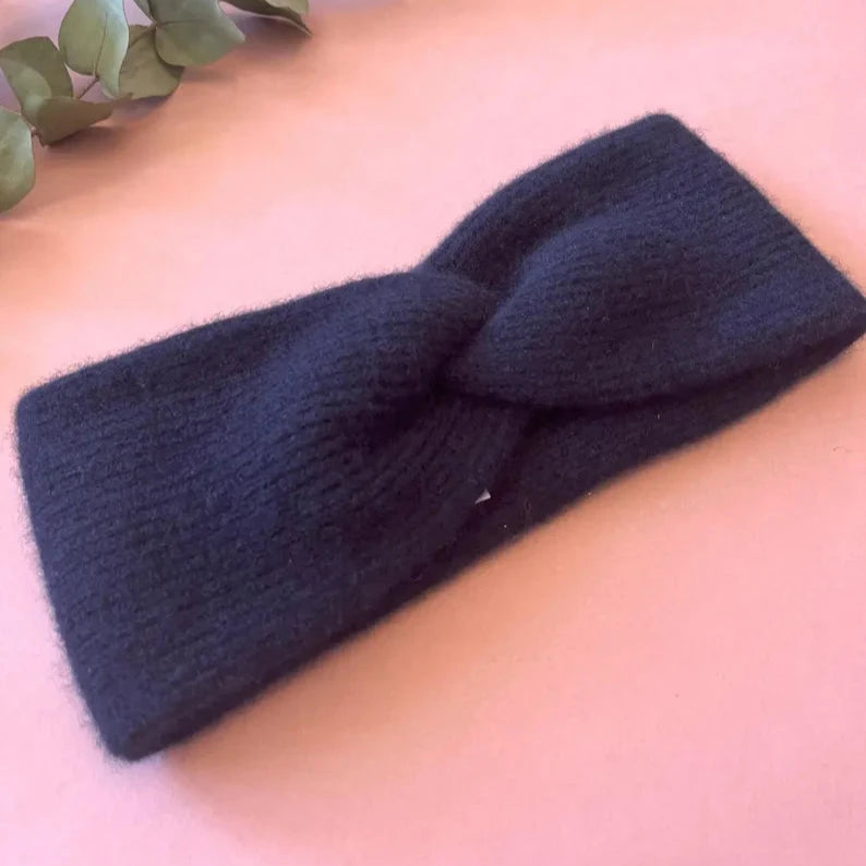 Gestricktes Stirnband mit Knotendetail in Marineblau, Freiberg Knitwear