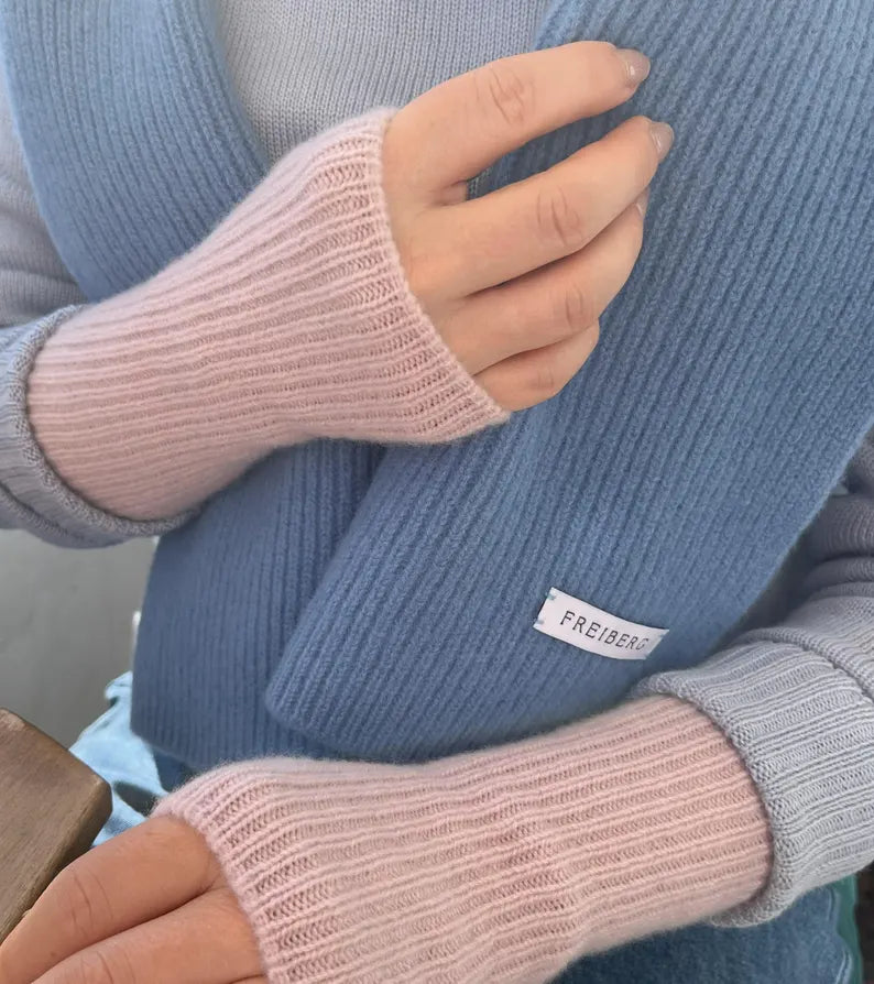 Kaschmir Merinowolle Handstulpen Blassrosa, Freiberg Knitwear